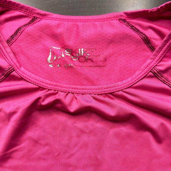 Athletic top sz S - Picture 2 of 4